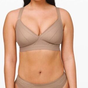 Lululemon Awake to Lace Bra 32D
